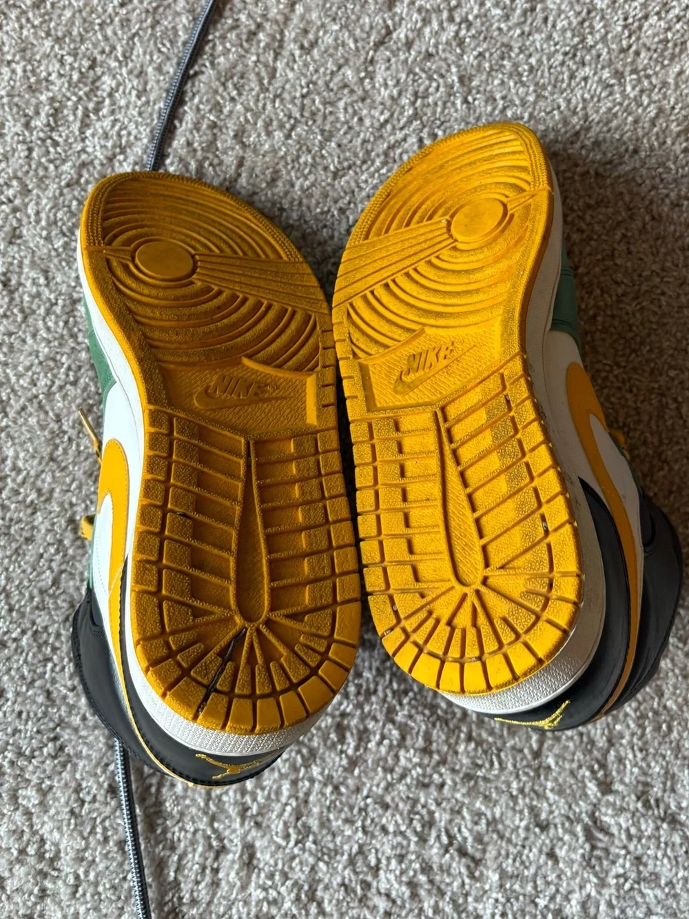Air Jordan 1 Mid Retro Sonics sz men’s US 13